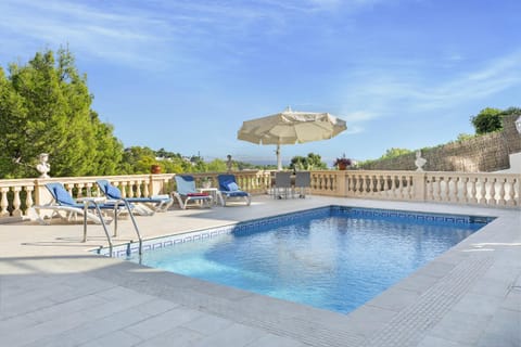 Natural landscape, View (from property/room), Swimming pool, sunbed