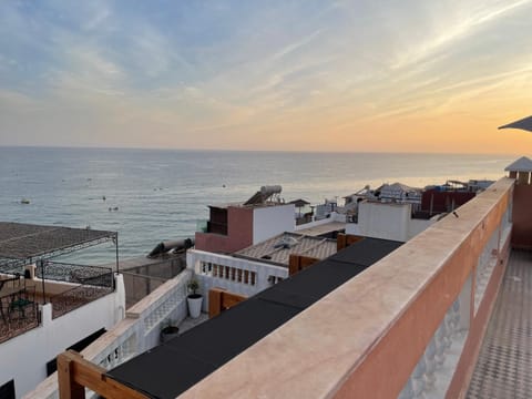 Property building, Day, Natural landscape, Beach, Sea view, Sunrise, Sunset