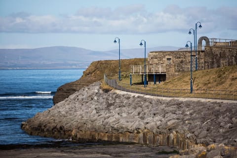 Maddens Bridge Bar & Guesthouse Bed and Breakfast in County Donegal