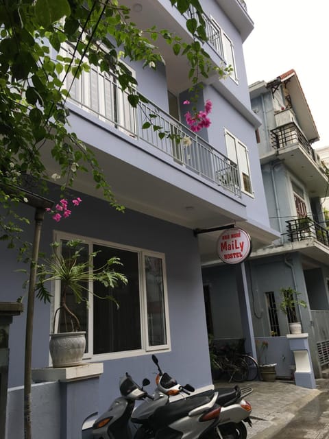 Property building, Facade/entrance, Property logo or sign