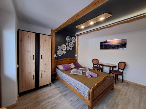 Bed, Photo of the whole room, wardrobe
