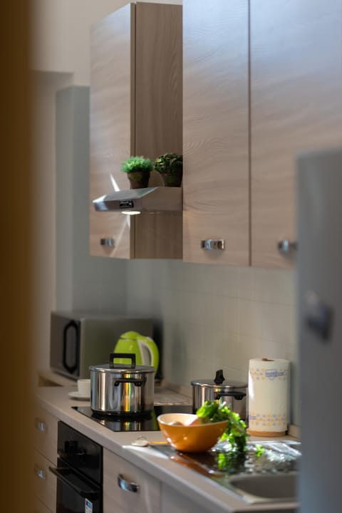 Kitchen or kitchenette, Food and drinks, Food, stove