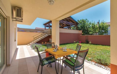 Property building, Garden, Balcony/Terrace, Seating area