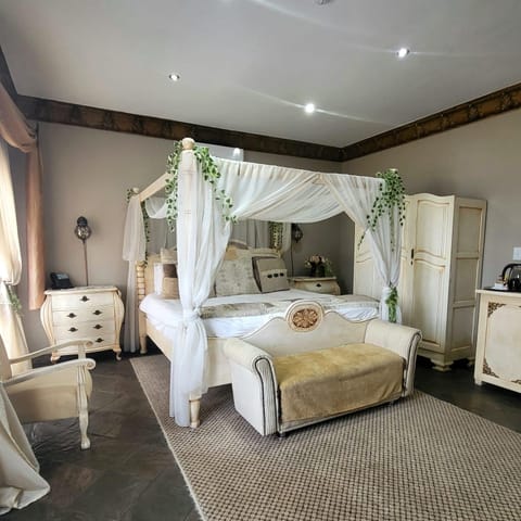 Bed, TV and multimedia, Bedroom, hair dresser