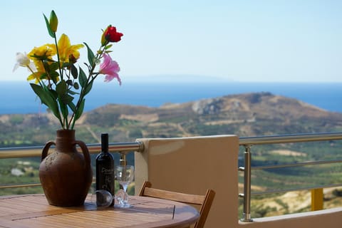 Day, Natural landscape, View (from property/room), Balcony/Terrace, Dining area, Mountain view, Sea view