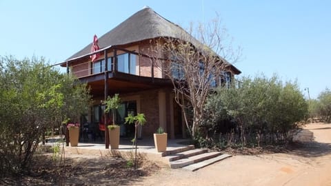 Property building, Facade/entrance, Garden