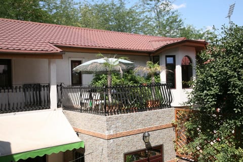 Facade/entrance, Balcony/Terrace