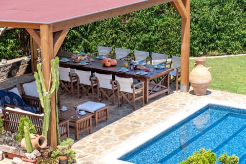 Seating area, Entertainment