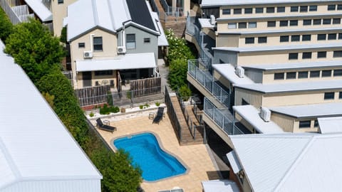 Property building, Day, Swimming pool