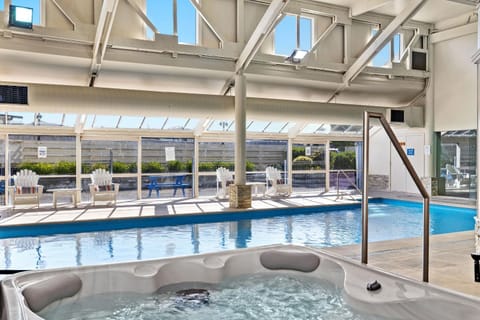 Hot Tub, Swimming pool
