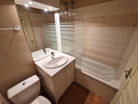 Appartement 4 pièces, 6-8 pers, au pied des pistes - FR-1-265-192 Apartment in Piedmont