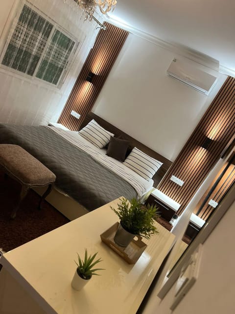 Bed, Bedroom, wardrobe, air conditioner