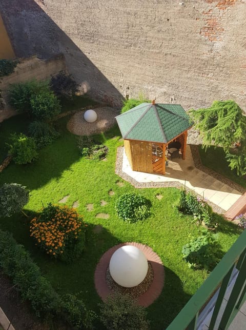 Patio, Off site, BBQ facilities, Garden, Garden, Seating area, Garden view, Inner courtyard view