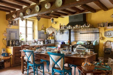 Restaurant/places to eat, Dining area