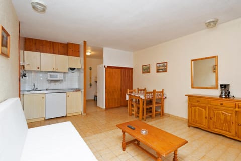 Kitchen or kitchenette, Living room, Dining area