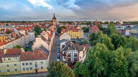 Property building, Nearby landmark, Day, Neighbourhood, Natural landscape, Bird's eye view, City view, Landmark view, Street view