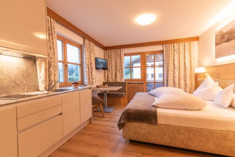 Photo of the whole room, kitchen