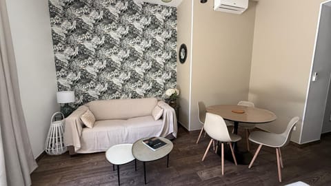 A CASA CORBAIA Appartement 40 m2, jardin privé, parking, proche centre ville et mer Apartment 40 m2, private garden parking near town center and sea port and airport Apartment in Bastia