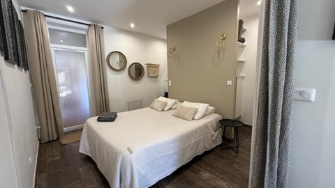 A CASA CORBAIA Appartement 40 m2, jardin privé, parking, proche centre ville et mer Apartment 40 m2, private garden parking near town center and sea port and airport Apartment in Bastia