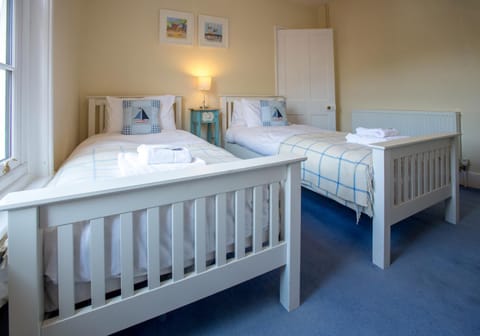 14 Market Cross Place - Beachfront location with lovely sea views - Aldeburgh Coastal Cottages House in Aldeburgh