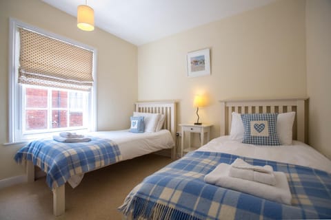 14 Market Cross Place - Beachfront location with lovely sea views - Aldeburgh Coastal Cottages House in Aldeburgh