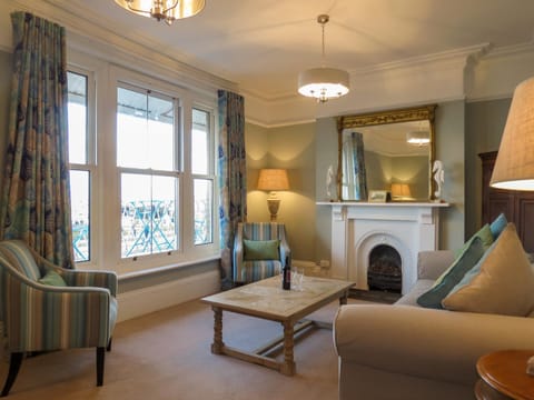 14 Market Cross Place - Beachfront location with lovely sea views - Aldeburgh Coastal Cottages House in Aldeburgh