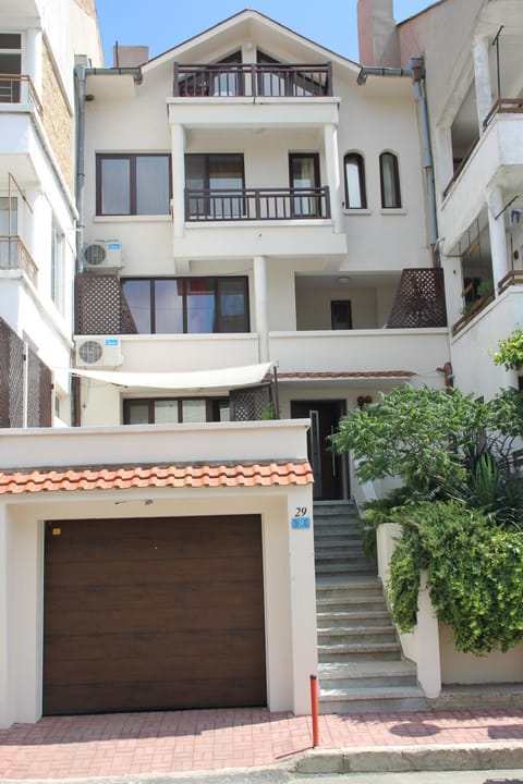 Property building, Facade/entrance, Balcony/Terrace, Sea view, Street view