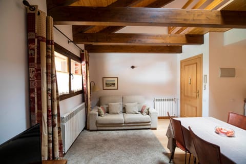 Living room, Photo of the whole room, Dining area