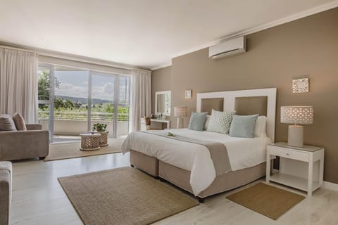 Bed, View (from property/room), Living room, Photo of the whole room, Seating area, Bedroom, air conditioner