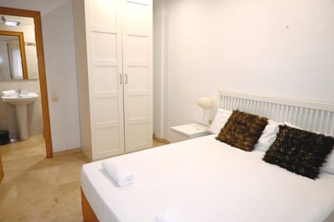Bed, Bathroom, Photo of the whole room, Bedroom