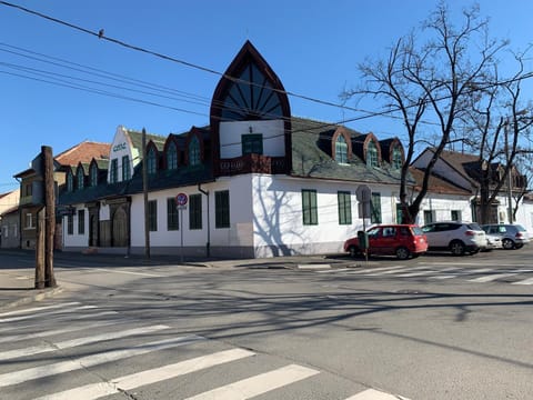 Property building, Street view, Location, Parking
