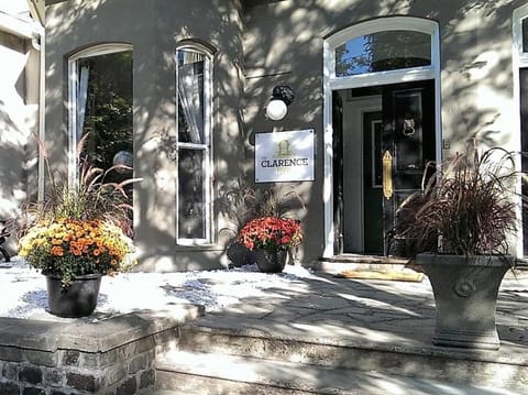 Facade/entrance