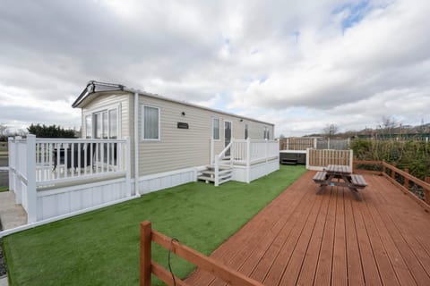 Hallcroft Fishery And Holiday Park Chalet in Bassetlaw District