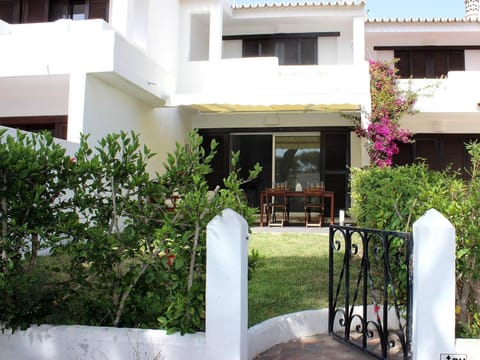 Property building, Facade/entrance, Off site