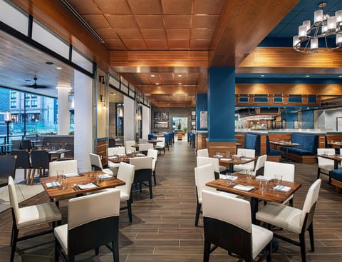 Restaurant/places to eat, Lounge or bar