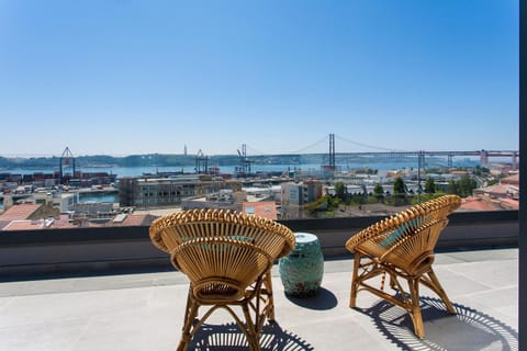 Property building, Balcony/Terrace, City view, River view, Sea view
