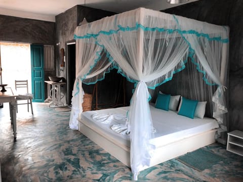 Bed, Beach, Windsurfing, Bedroom