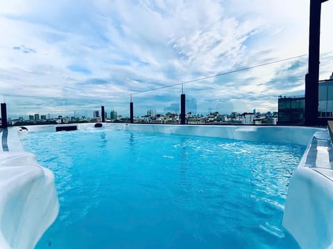 Property building, Bird's eye view, Hot Tub, Lounge or bar, City view, Lake view, Sunrise, Sunset