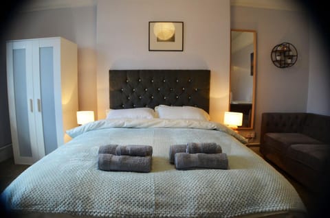 Seating area, Bedroom