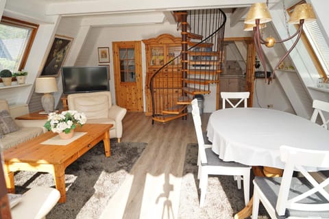 Zeltdachhaus _ grosse Terrasse _ m House in Damp