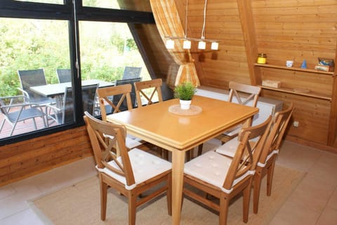 Zeltdachhaus _ sehr strandnah fuer House in Damp