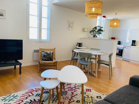 Living room, Seating area, Dining area