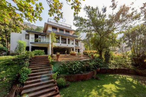 Property building, Day, Garden, Garden view