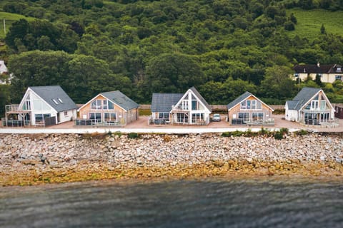 Property building, Day, Natural landscape, Beach, Lake view, Mountain view, River view, Sea view