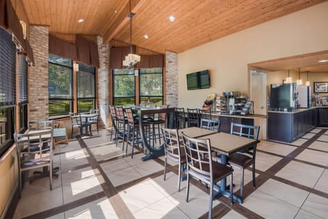 TV and multimedia, Seating area, Dining area, Breakfast