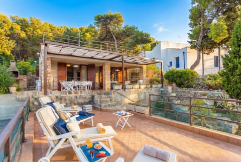 Property building, Patio, Day, Garden, Garden view, sunbed