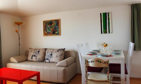 Seating area, Dining area