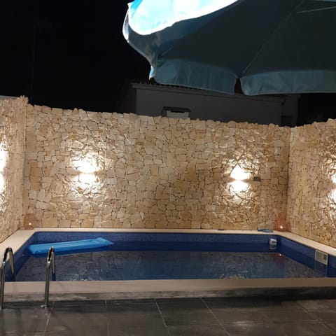 Swimming pool, Swimming pool