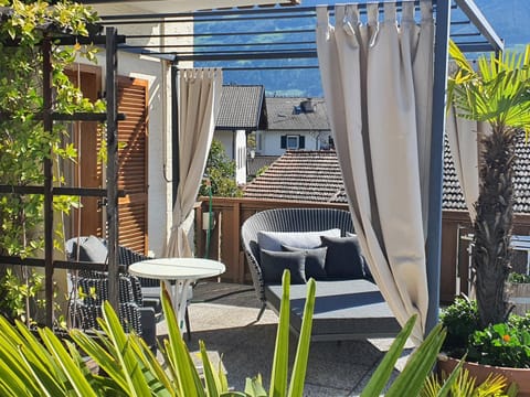 Day, Balcony/Terrace, Seating area, Garden view