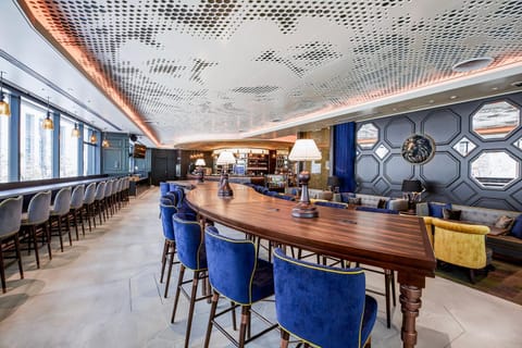 Restaurant/places to eat, Communal lounge/ TV room, Nightclub / DJ, Lounge or bar